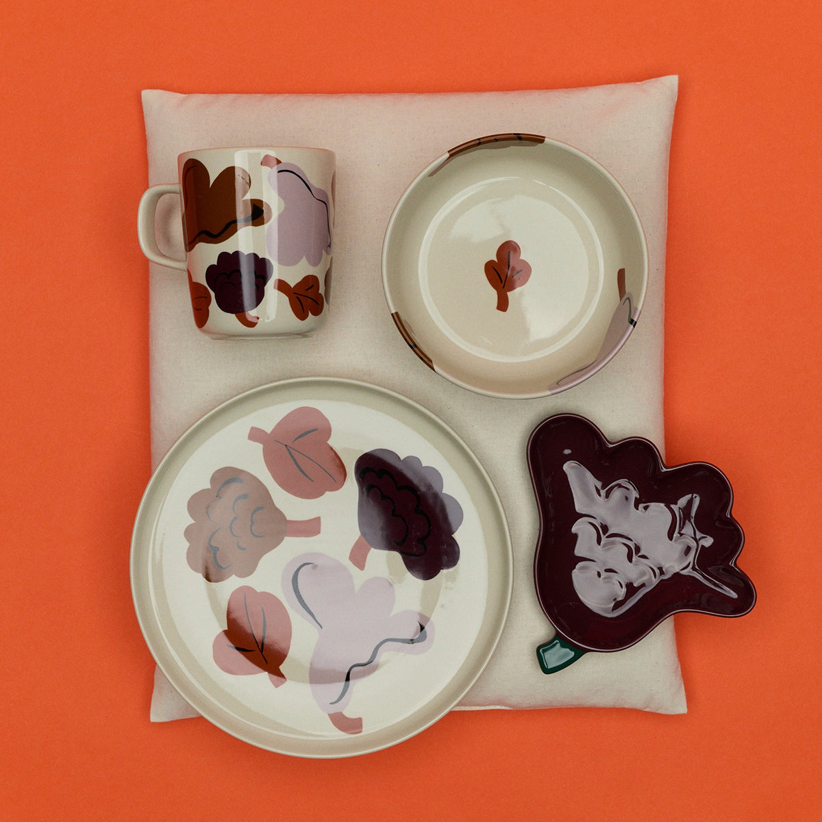 Marimekko Kukasta Kukkaan Stone / Plum / Terracotta Salad Plate