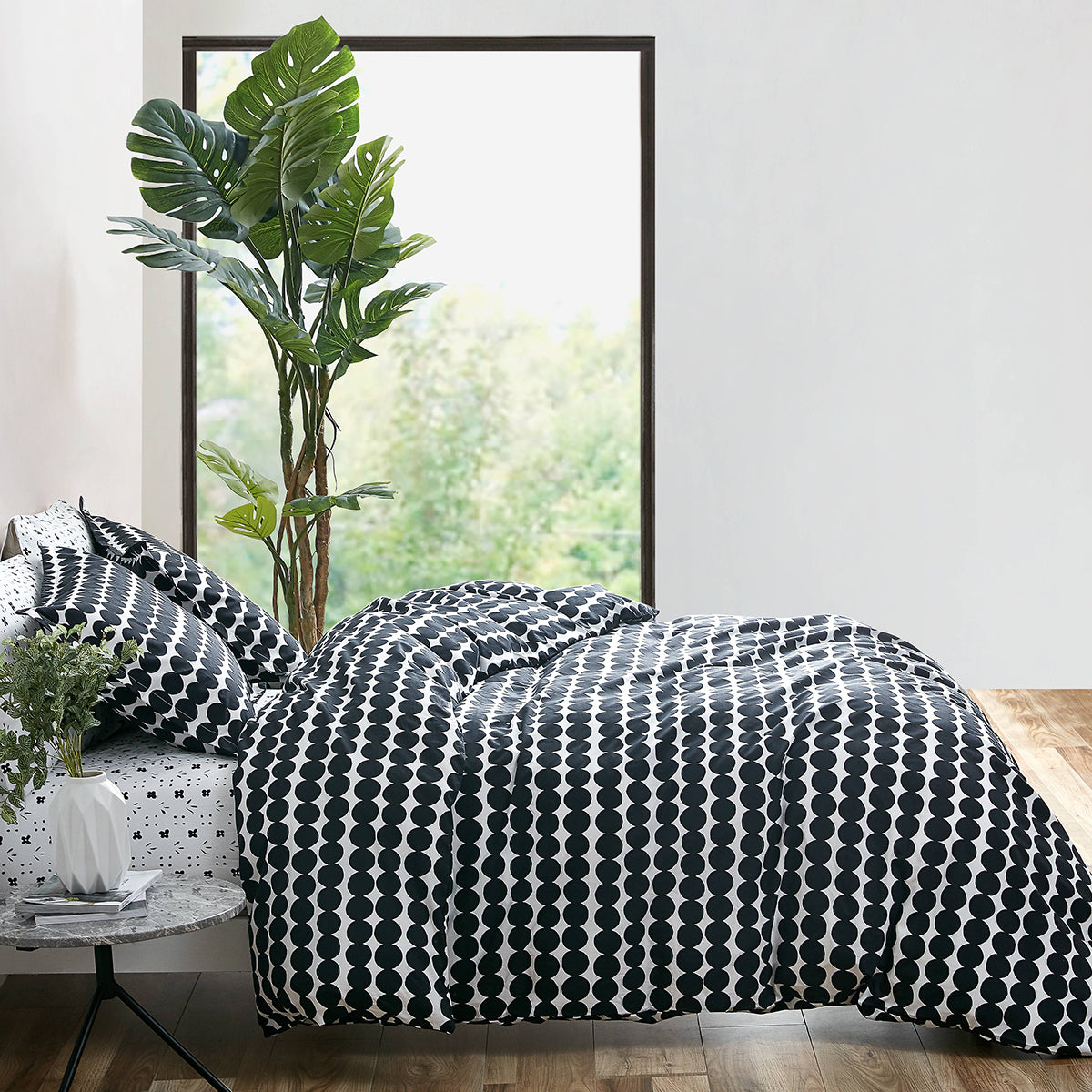 Marimekko Rasymatto White / Black Full / Queen Duvet Cover Set