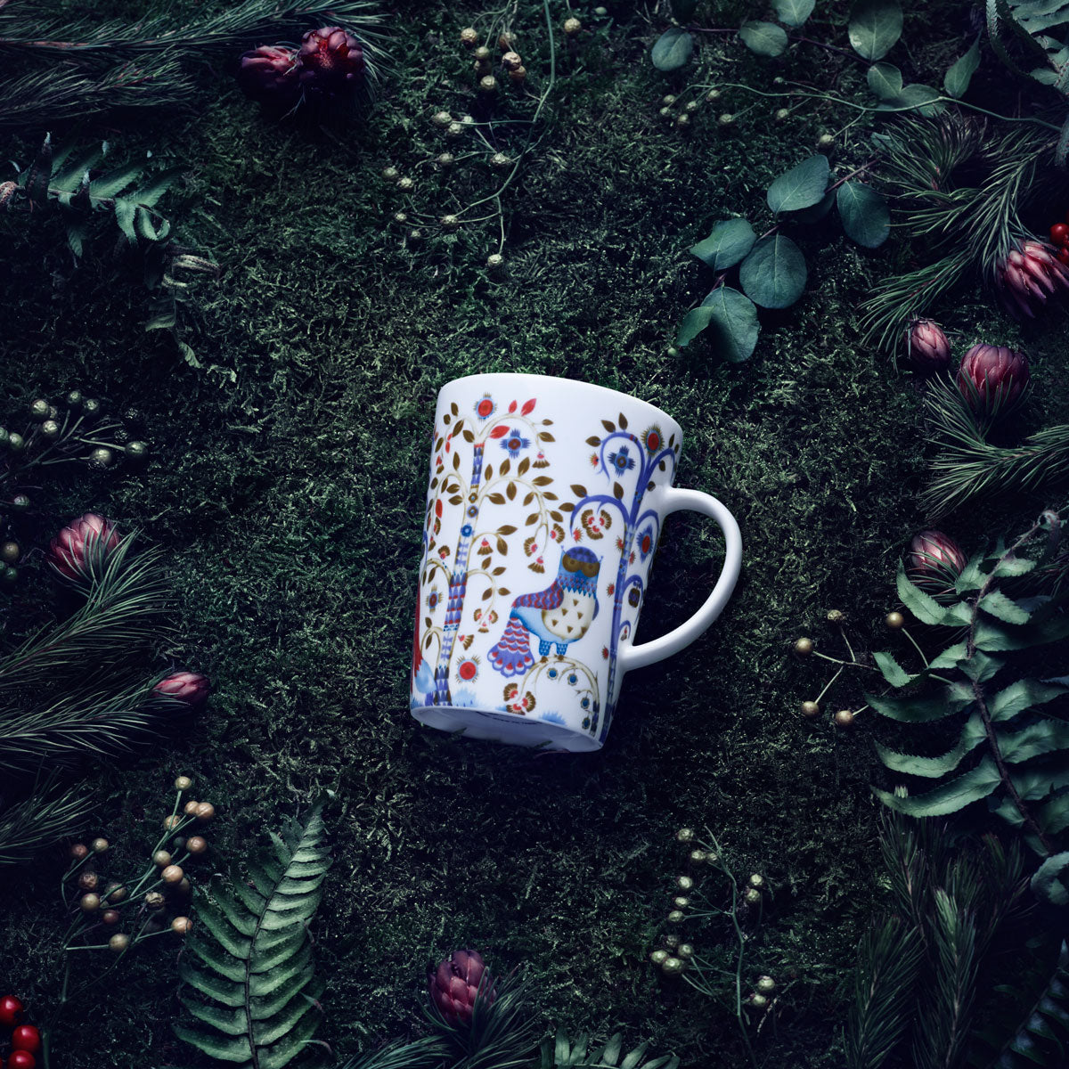 iittala Taika White / Blue 4-Piece Dinnerware Set