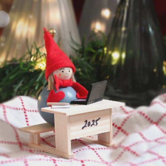 Load video: FinnStyle 2025 Bertta at Desk Tonttu