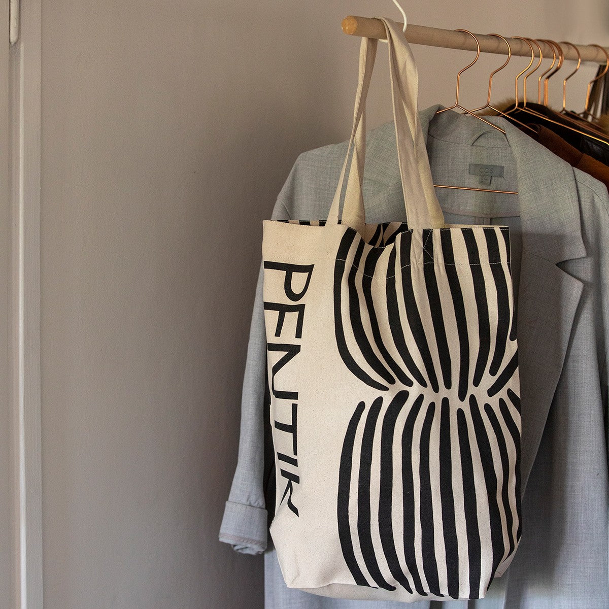 Pentik Vilja Beige / Black Tote Bag