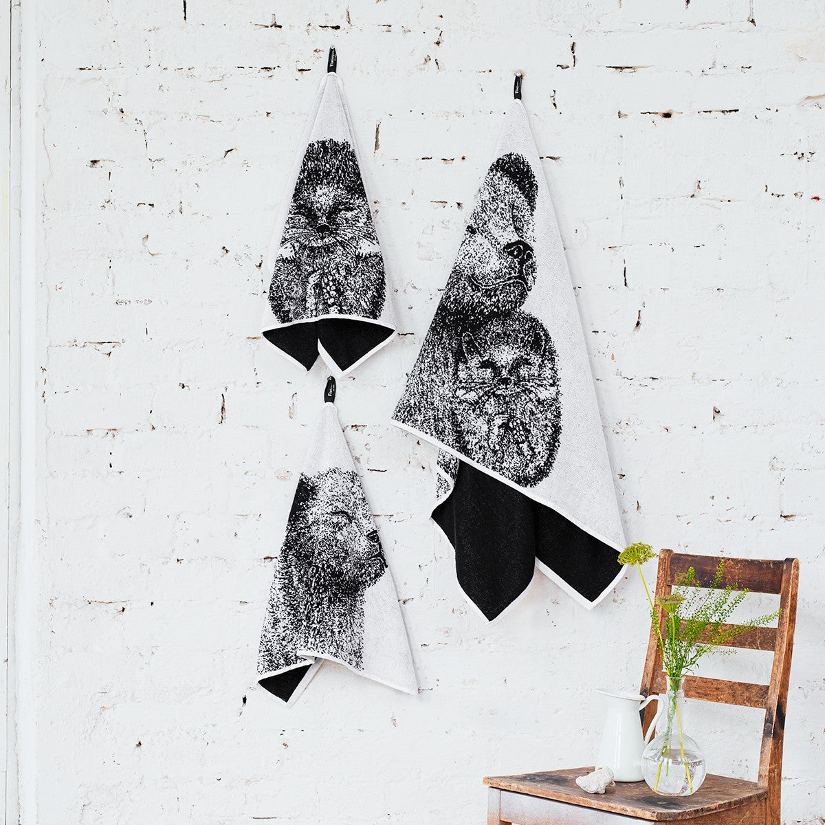 Finlayson Karhu White / Black Hand Towel