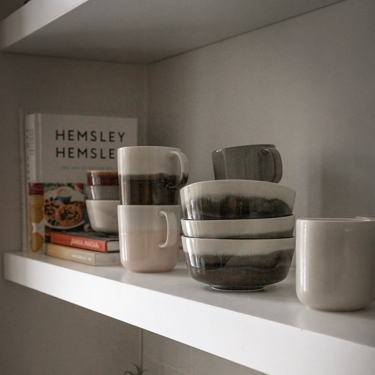 Pentik Tuntu Dark Brown / Ivory White Soup / Cereal Bowl