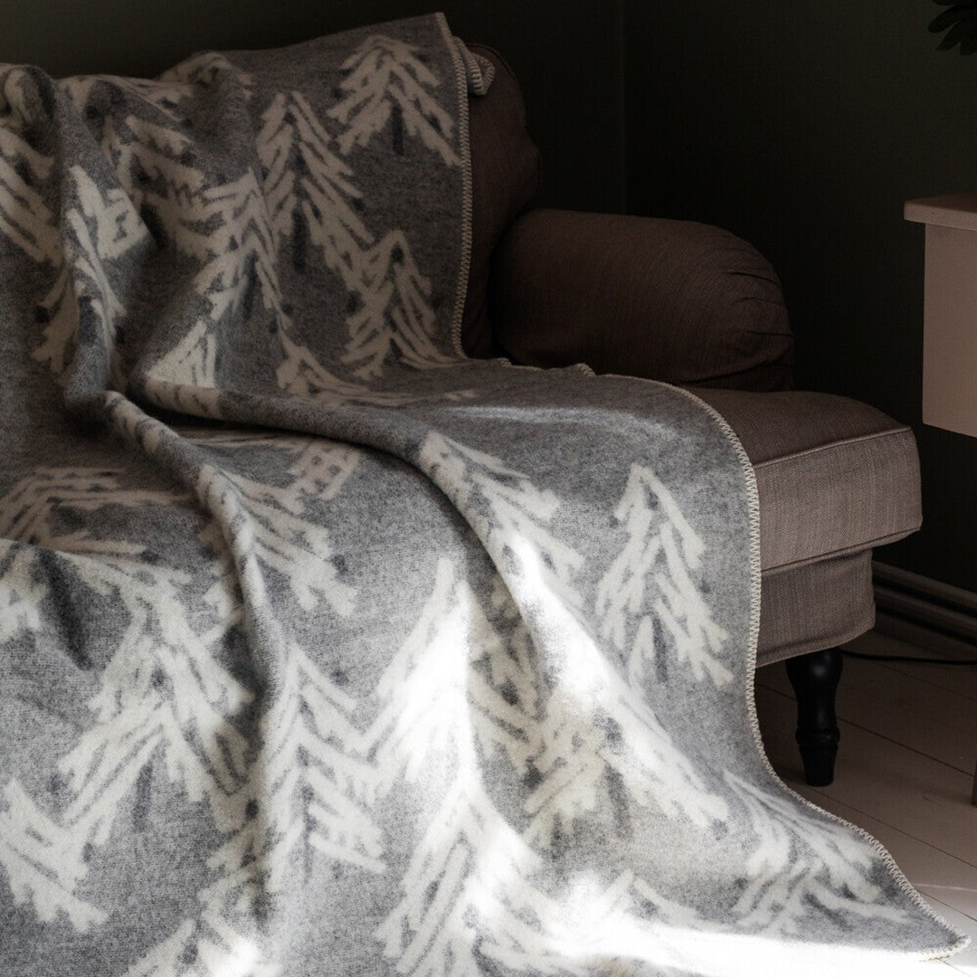Lapuan Kankurit Kuusi Light Grey / White Wool Throw Blanket