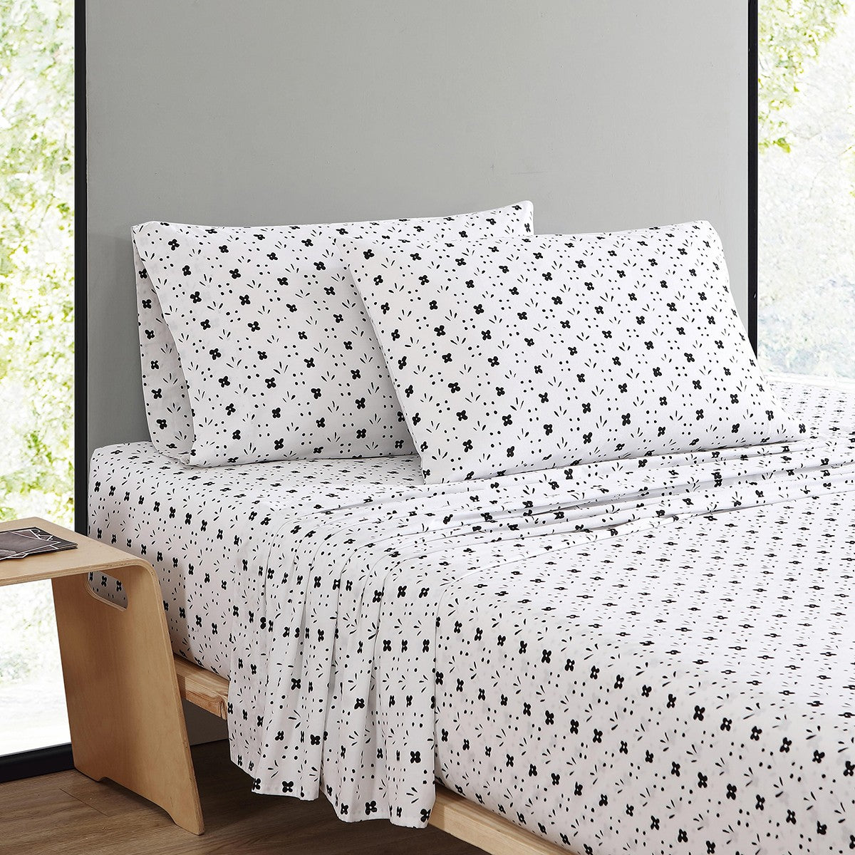 Marimekko Kukkaketo White / Black Queen Sheet Set