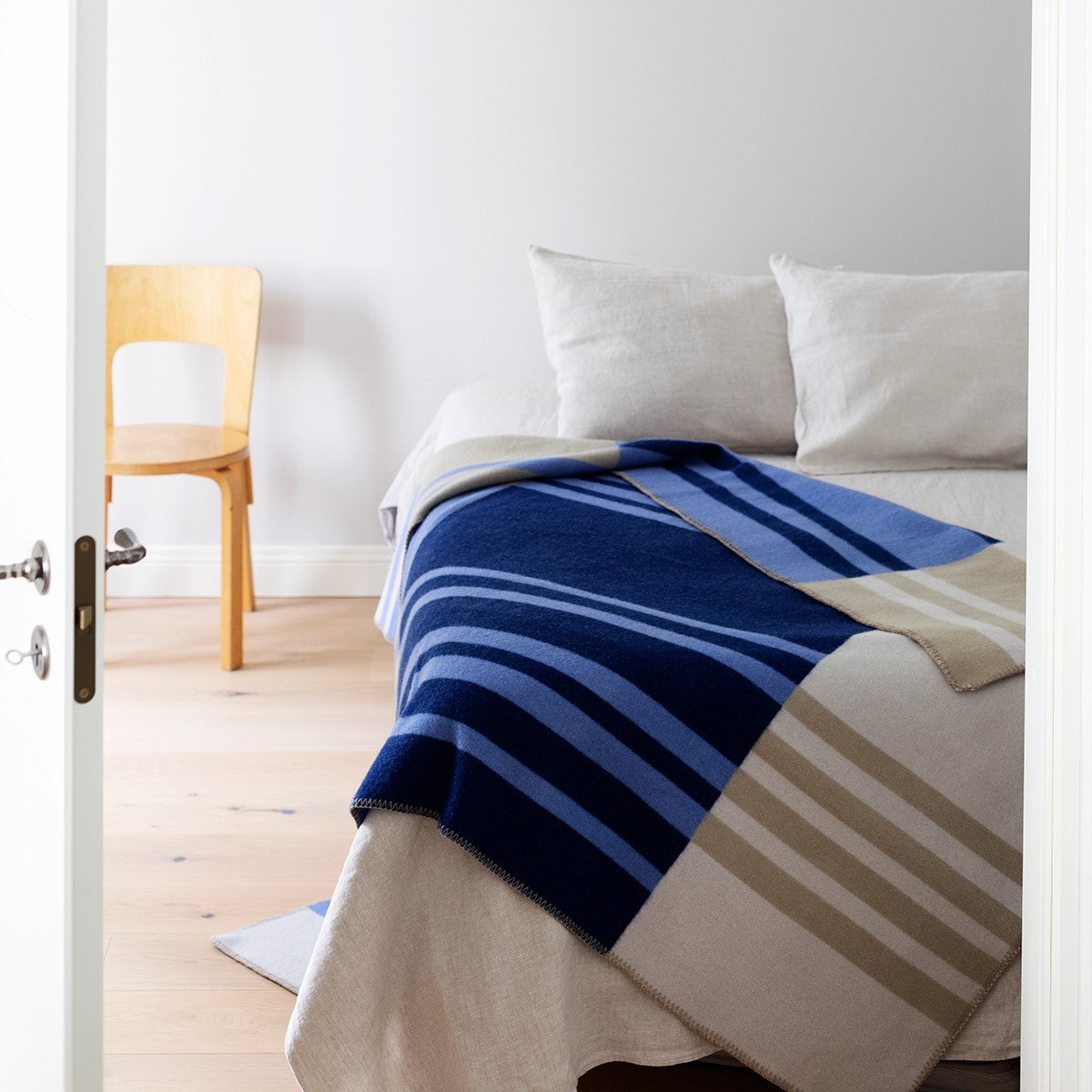 Lapuan Kankurit Toffee Blueberry / Beige Wool Blanket