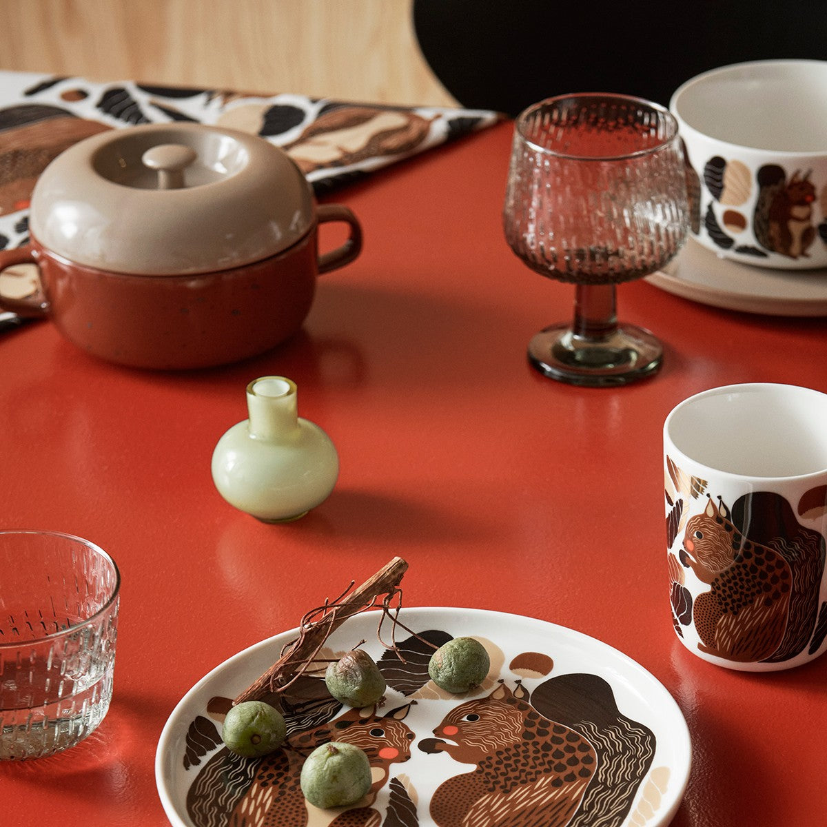 Marimekko Oiva Terra / Maroon Lidded Bowl w/ Handles