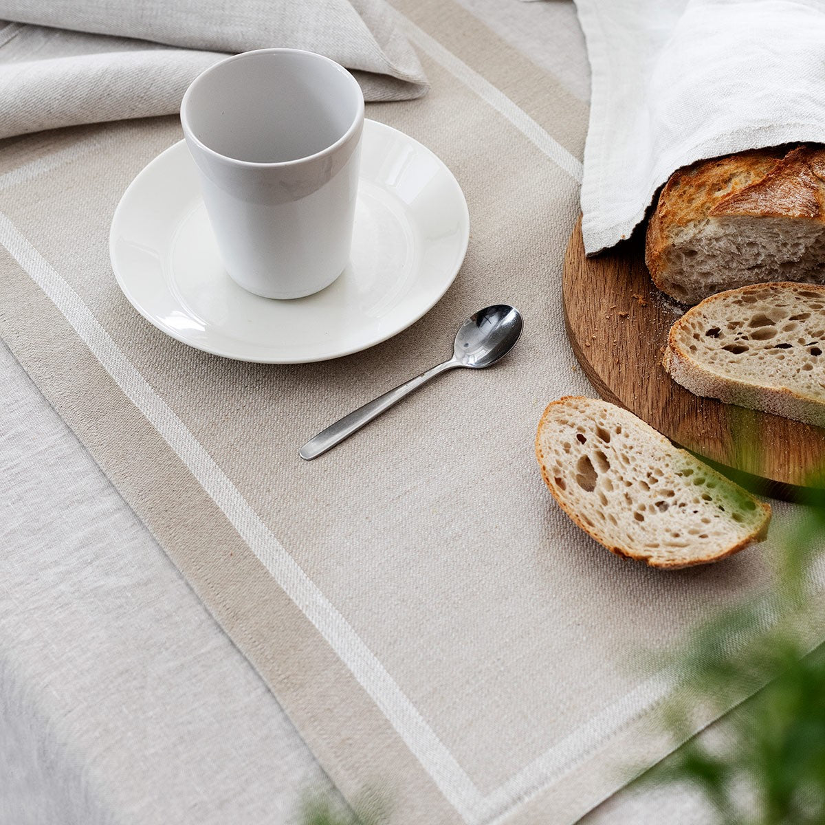 Lapuan Kankurit Laina Beige / White Linen Placemat