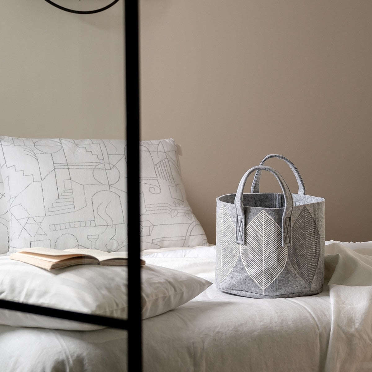 Muurla Leaf Light Grey Storage Basket
