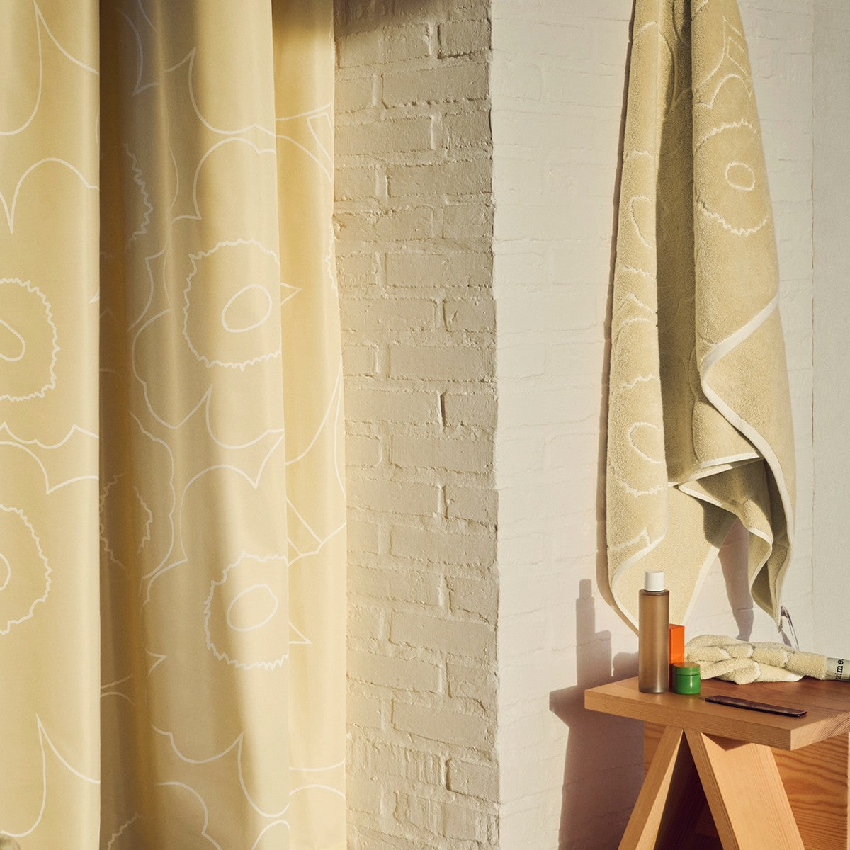 Marimekko Piirto Unikko Straw / Off White Bath Towel