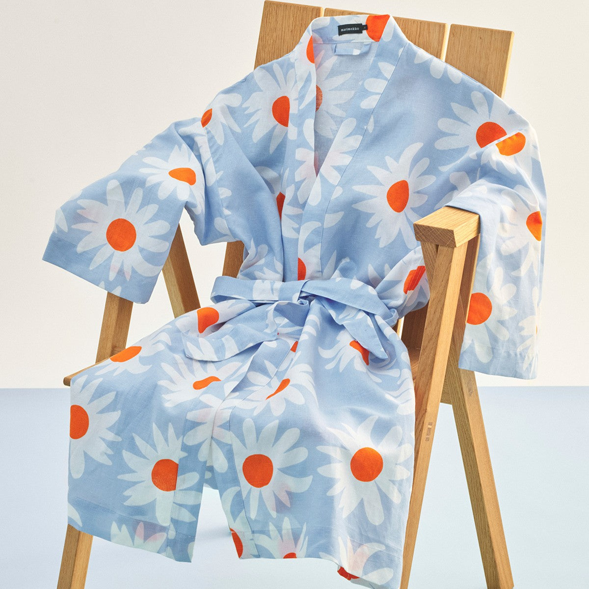 Marimekko Rakastaa Ei Rakasta Light Blue / White / Orange Bathrobe