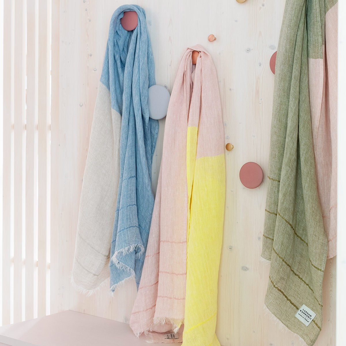 Lapuan Kankurit Tsavo Beige / Blue Scarf