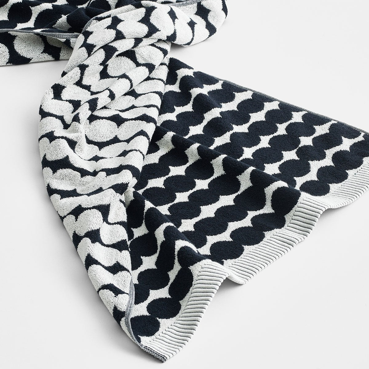 Marimekko Rasymatto Black / White Bath Towel