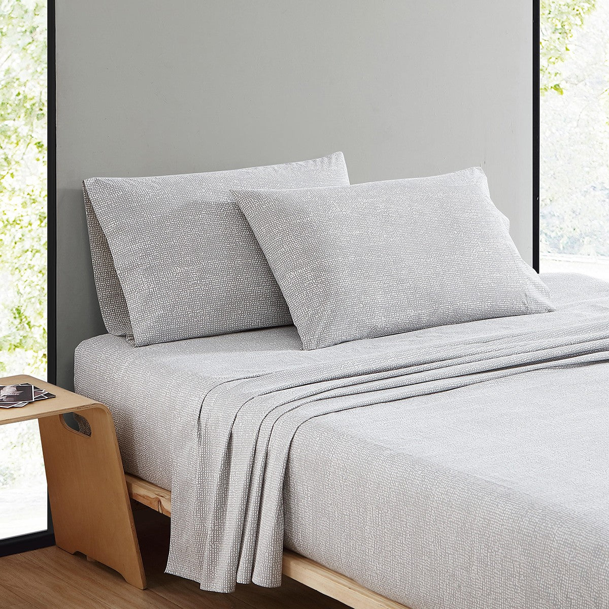Marimekko Orkanen Grey / White Queen Sheet Set