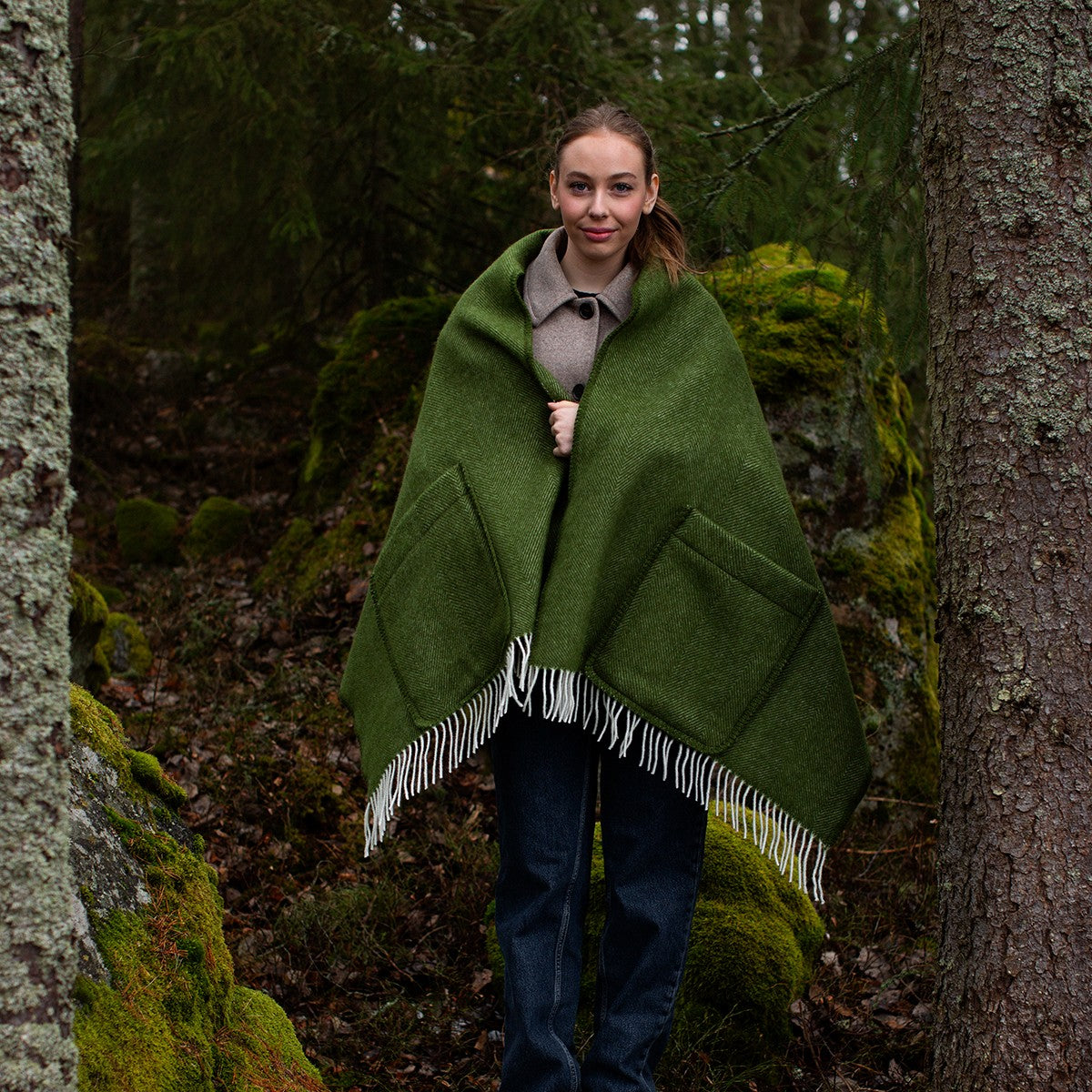 Lapuan Kankurit Arvo Olive / White Wool Pocket Shawl