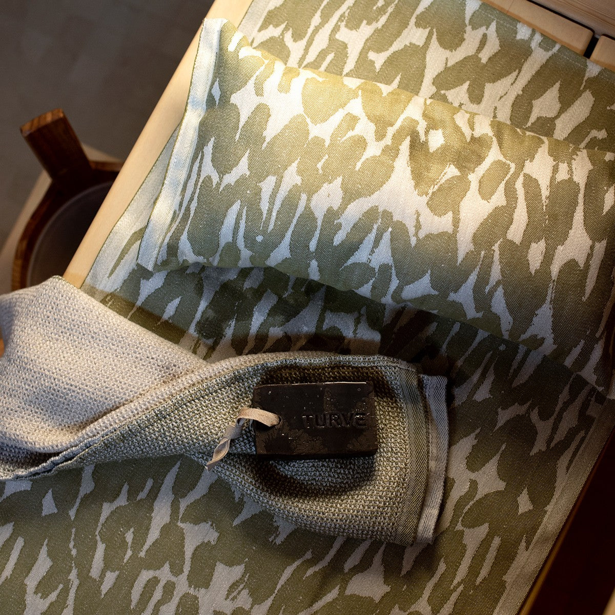 Lapuan Kankurit Jakala Olive / White Sauna Bench Cover