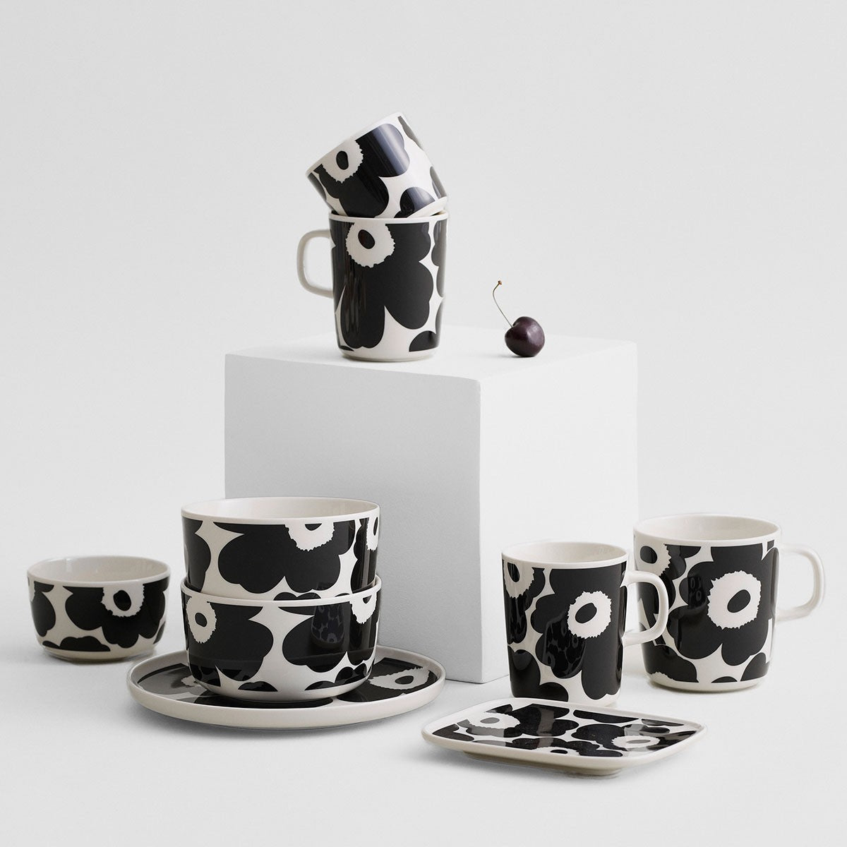 Marimekko Unikko White / Black Large Mug