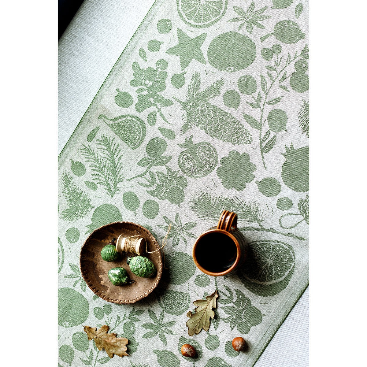 Lapuan Kankurit Talven Tuoksut Green / Beige Table Runner
