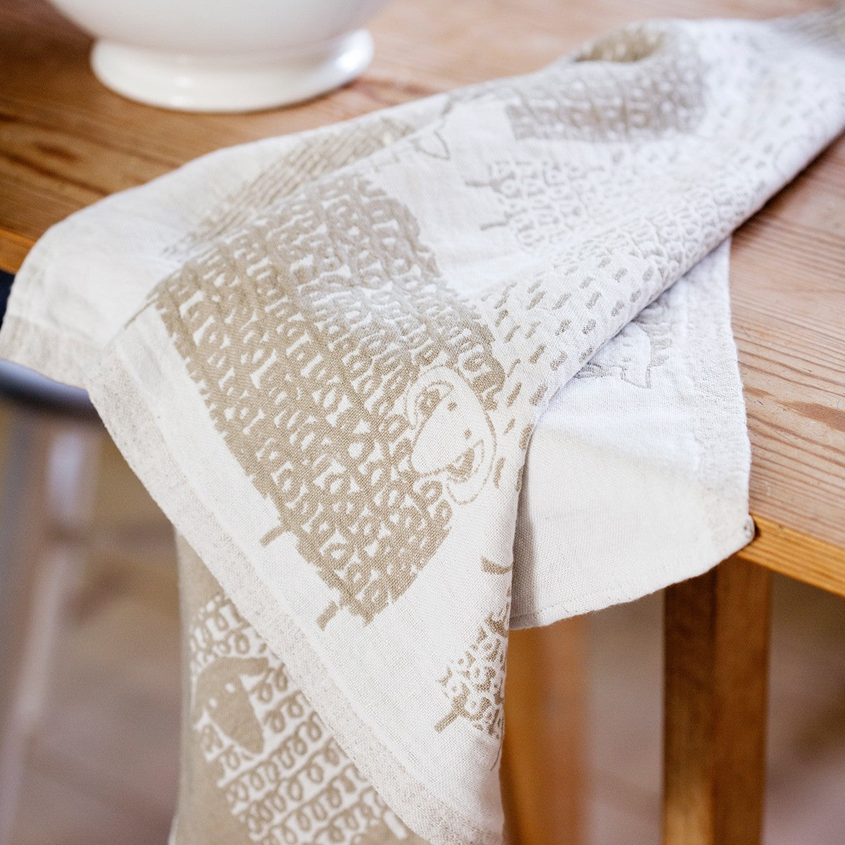 Lapuan Kankurit Päkäpäät White / Tan Tea Towel