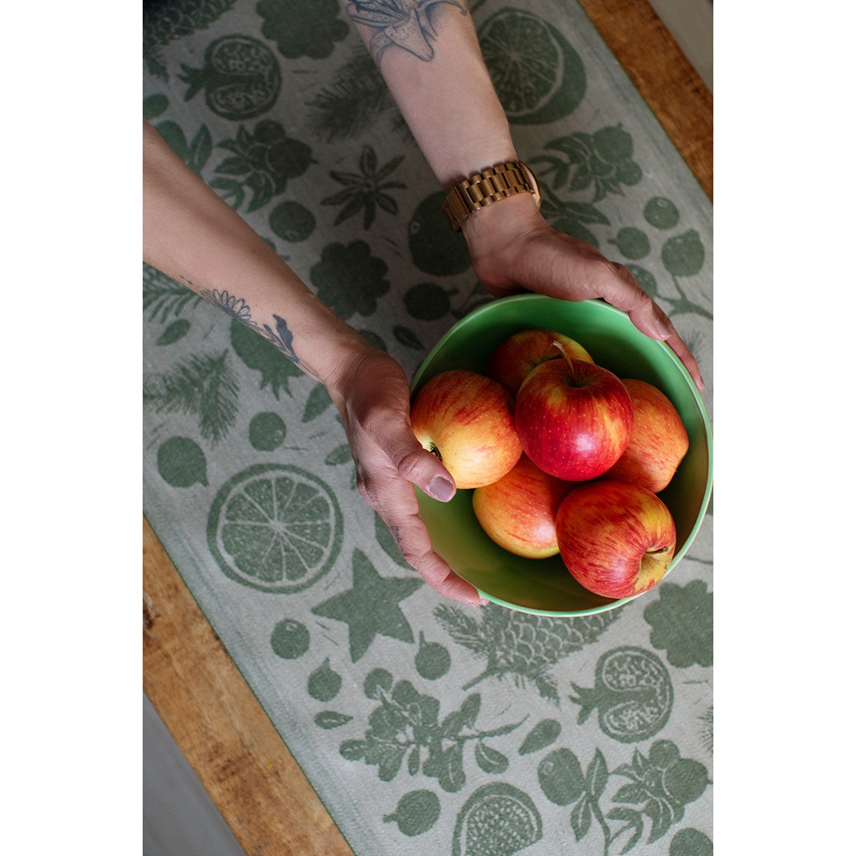 Lapuan Kankurit Talven Tuoksut Green / Beige Table Runner