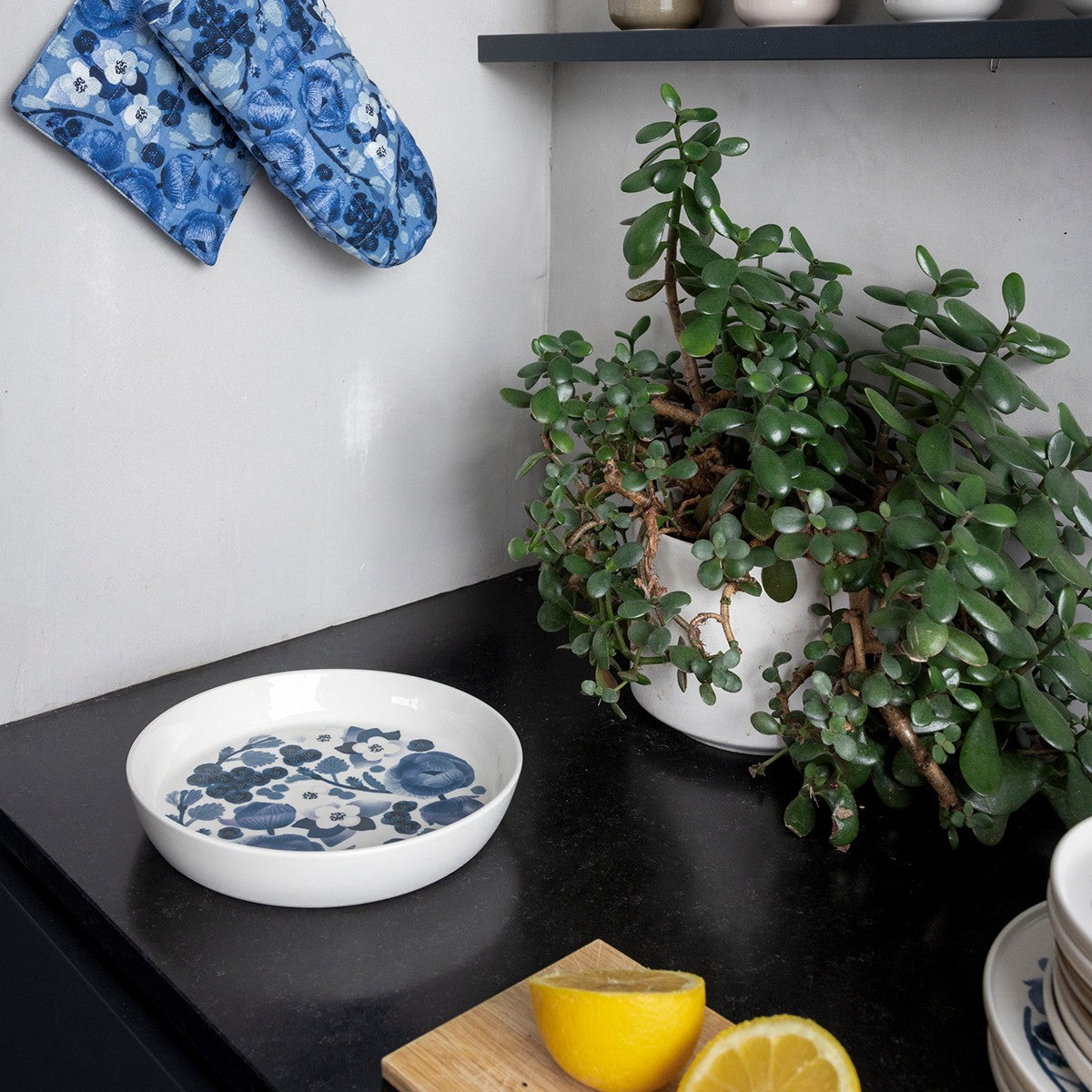 Pentik Lapin Kukka Blue / White Pie Dish