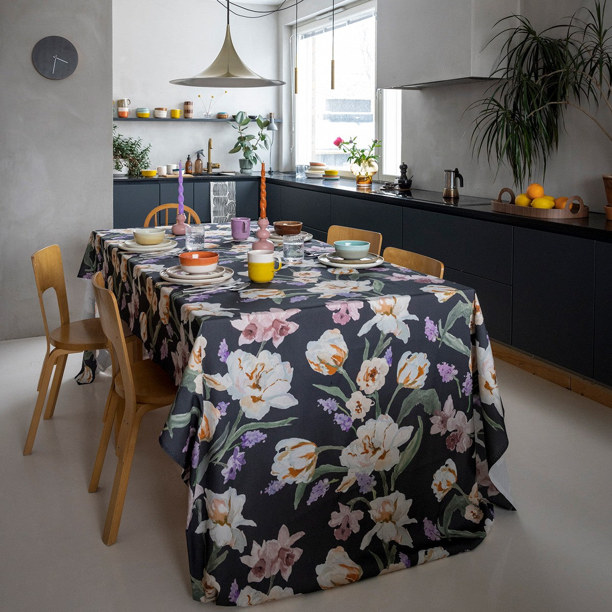 Pentik Helmililja Dark Grey / Orange / Purple Tablecloth