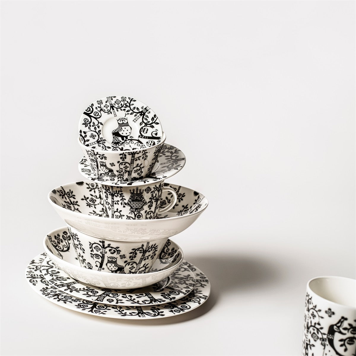 iittala Taika White / Black Dinner Plate - 10-1/2"