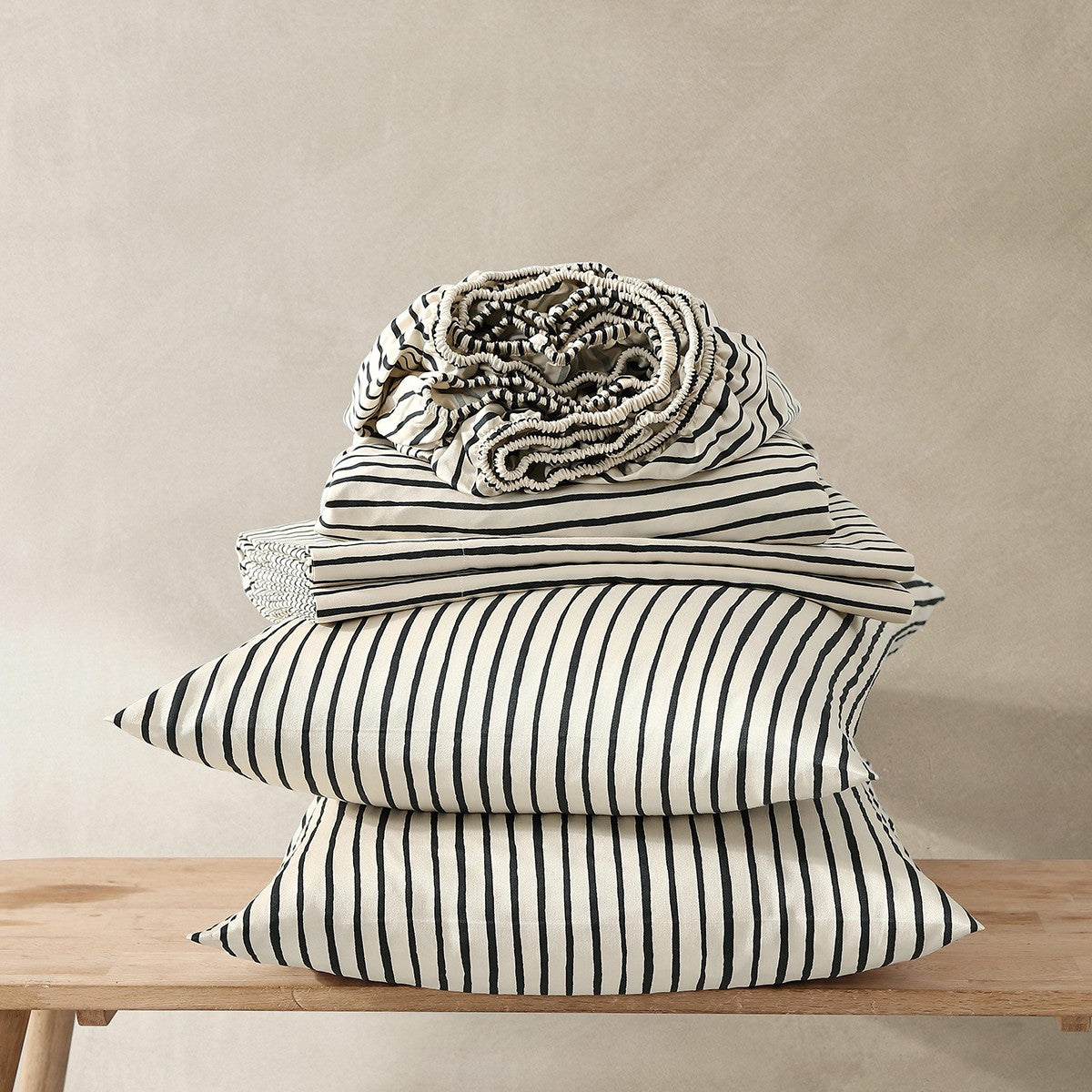 Marimekko Piccolo Off White / Charcoal Queen Sheet Set