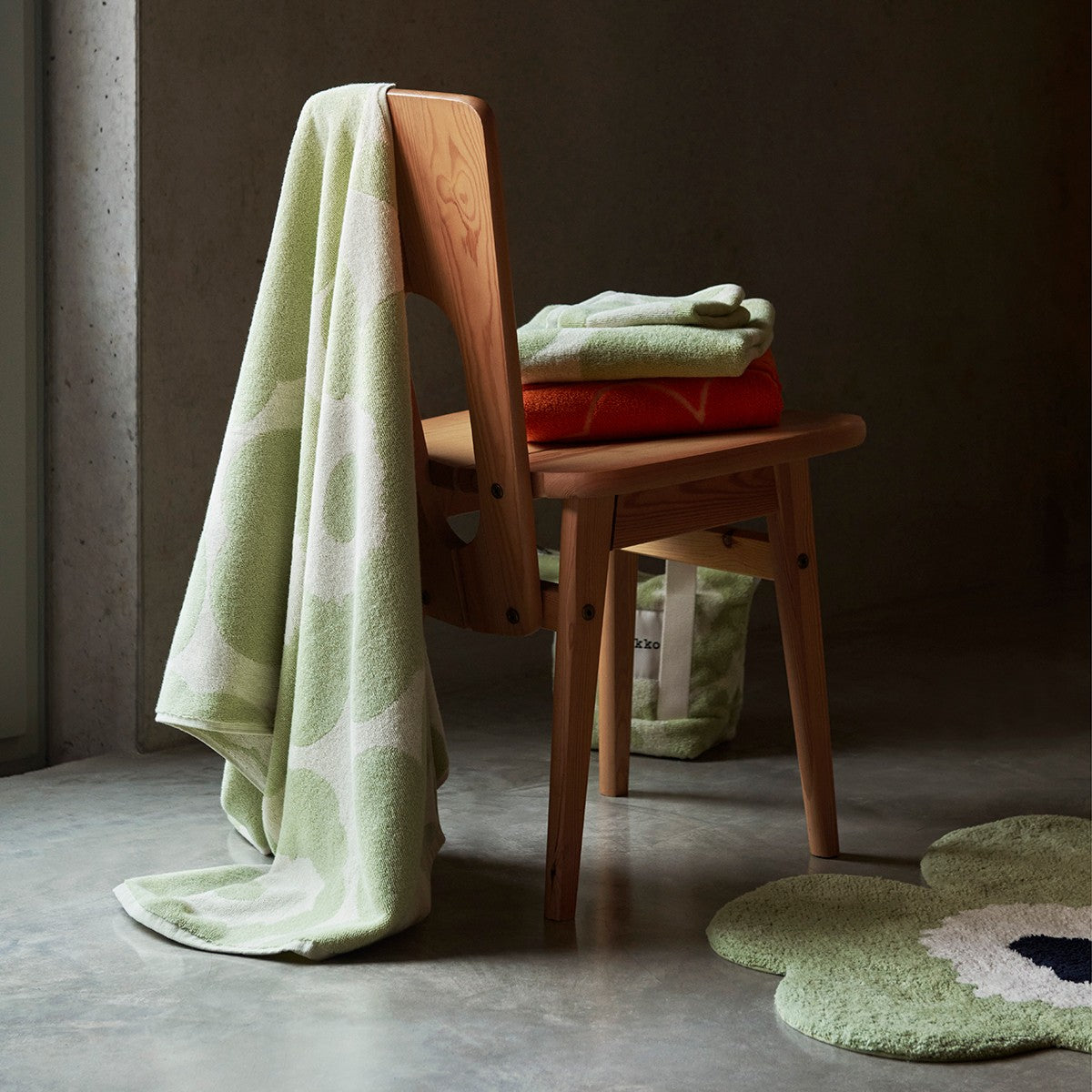 Marimekko Unikko Sage Green / Off White Hand Towel