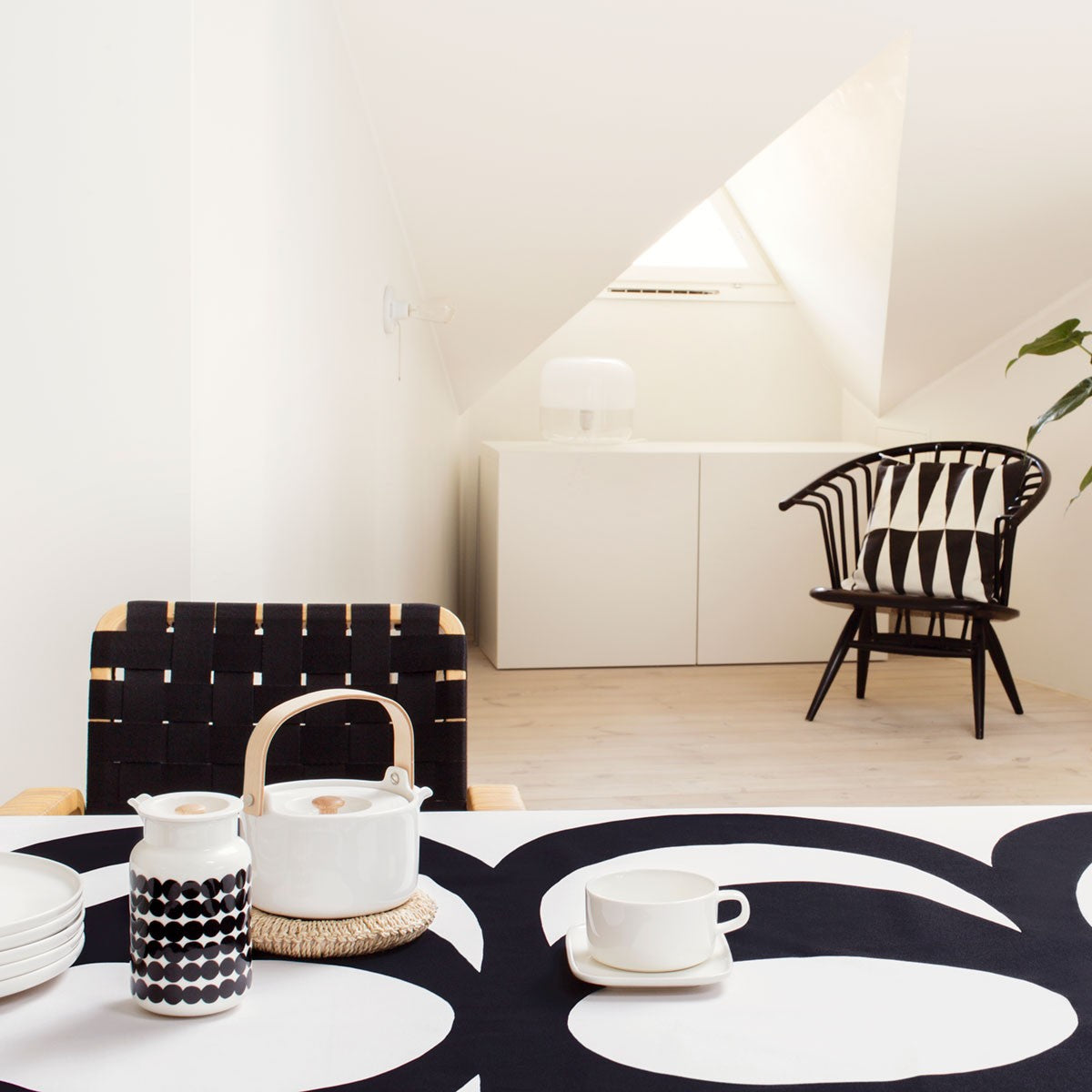 Marimekko White Oiva Teapot