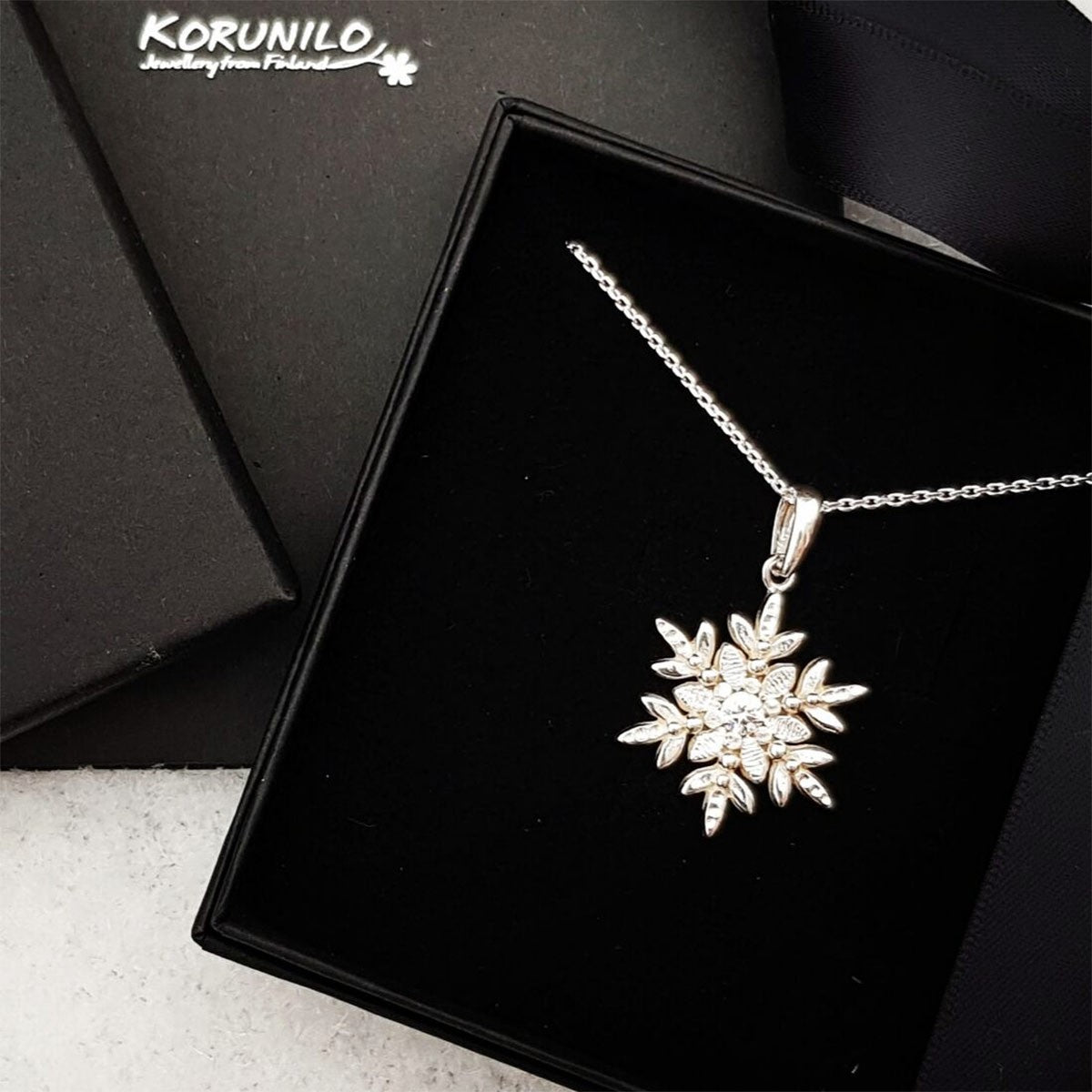 Korunilo Arctic Flower Silver Necklace