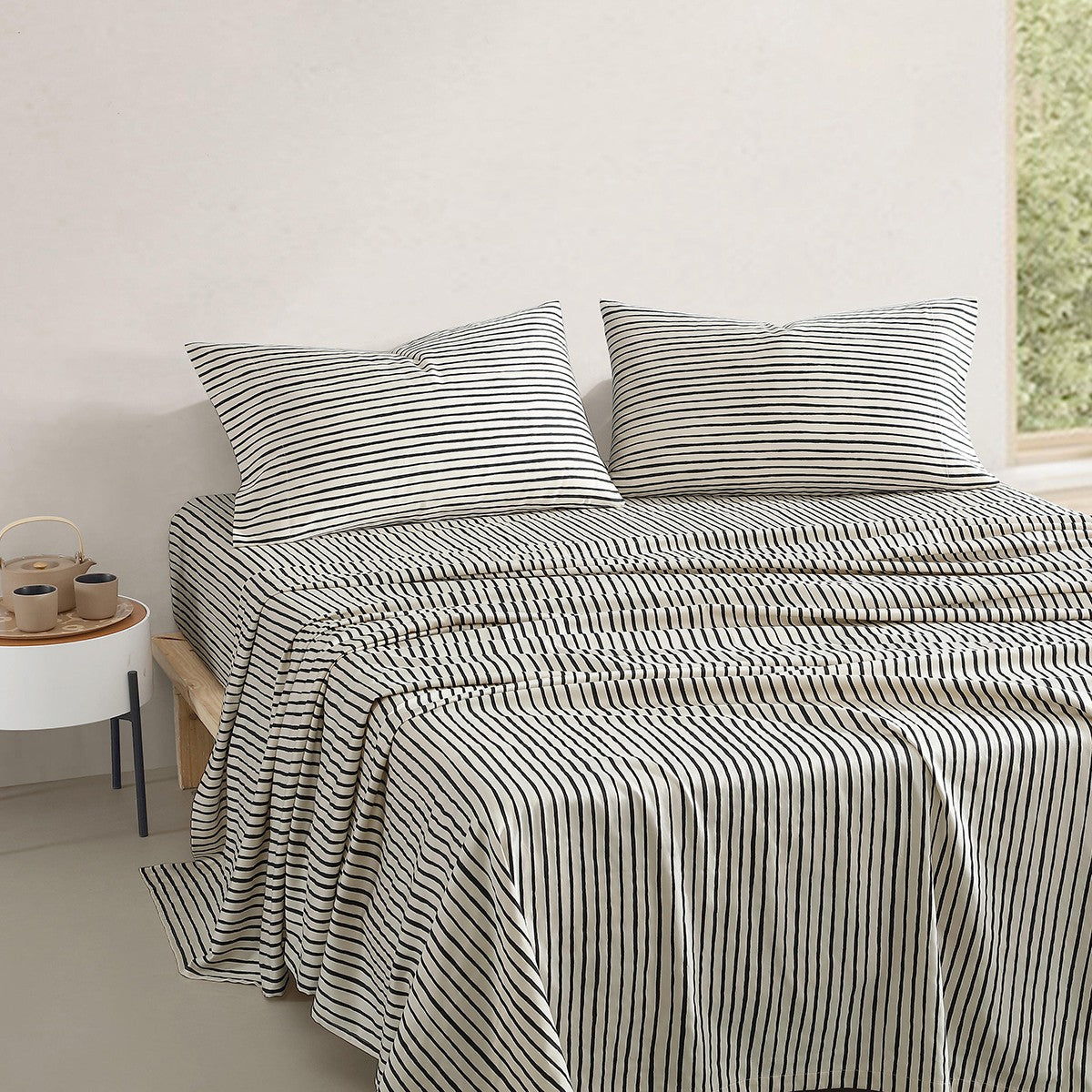 Marimekko Piccolo Off White / Charcoal Queen Sheet Set