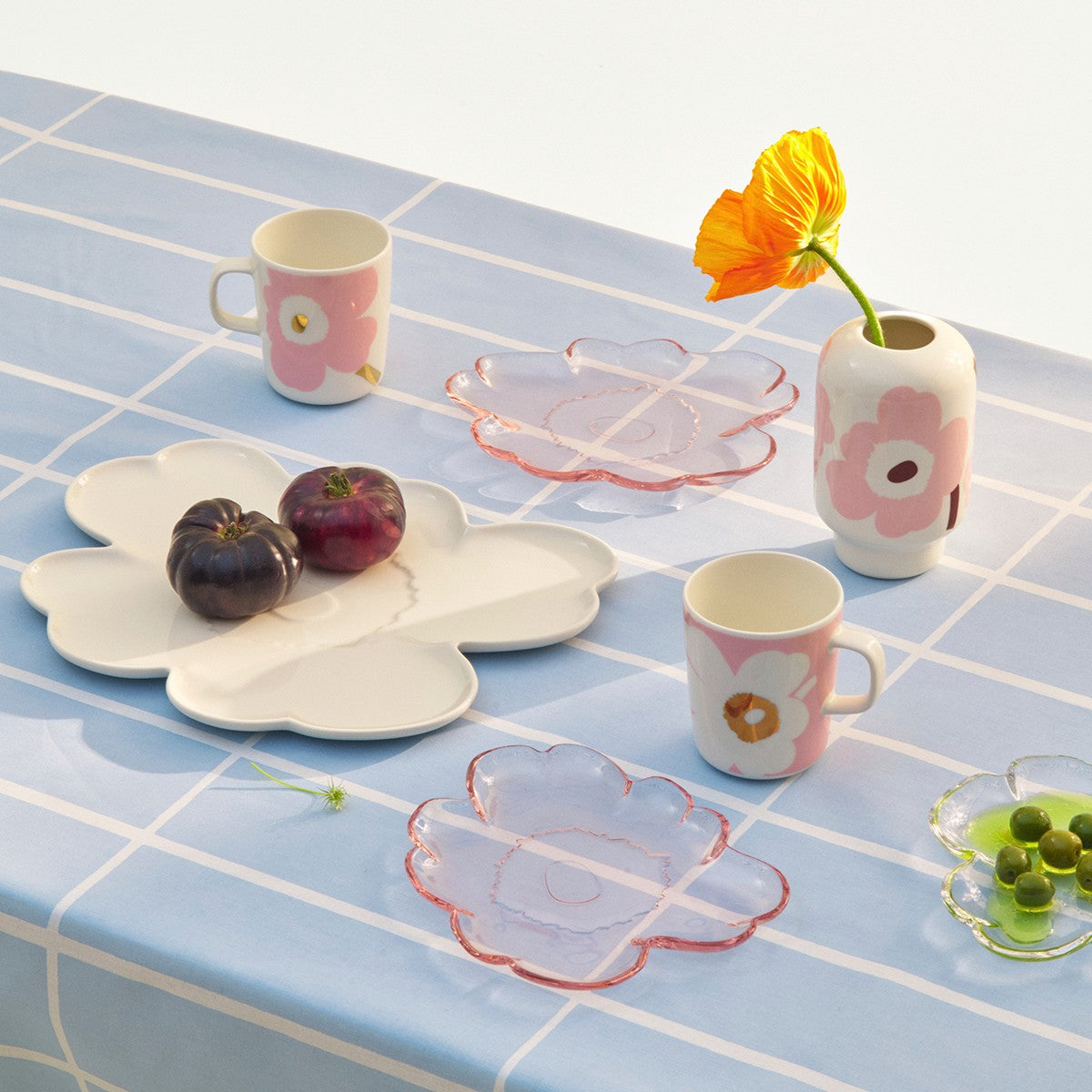 Marimekko Unikko Shape Light Pink Glass Salad Plate