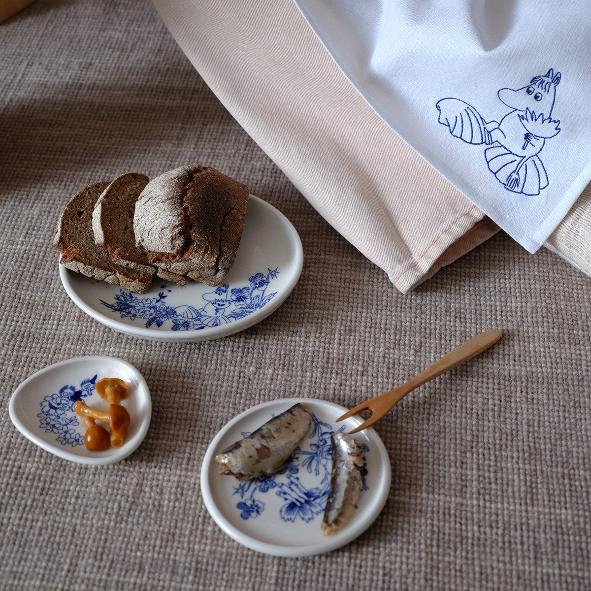 Arabia Moomin Haru White / Blue Mini Plate