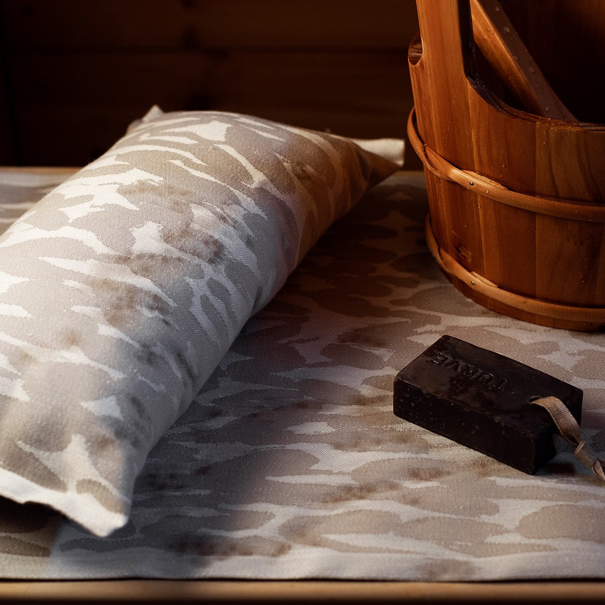 Lapuan Kankurit Jakala Linen / White Sauna Seat Cover