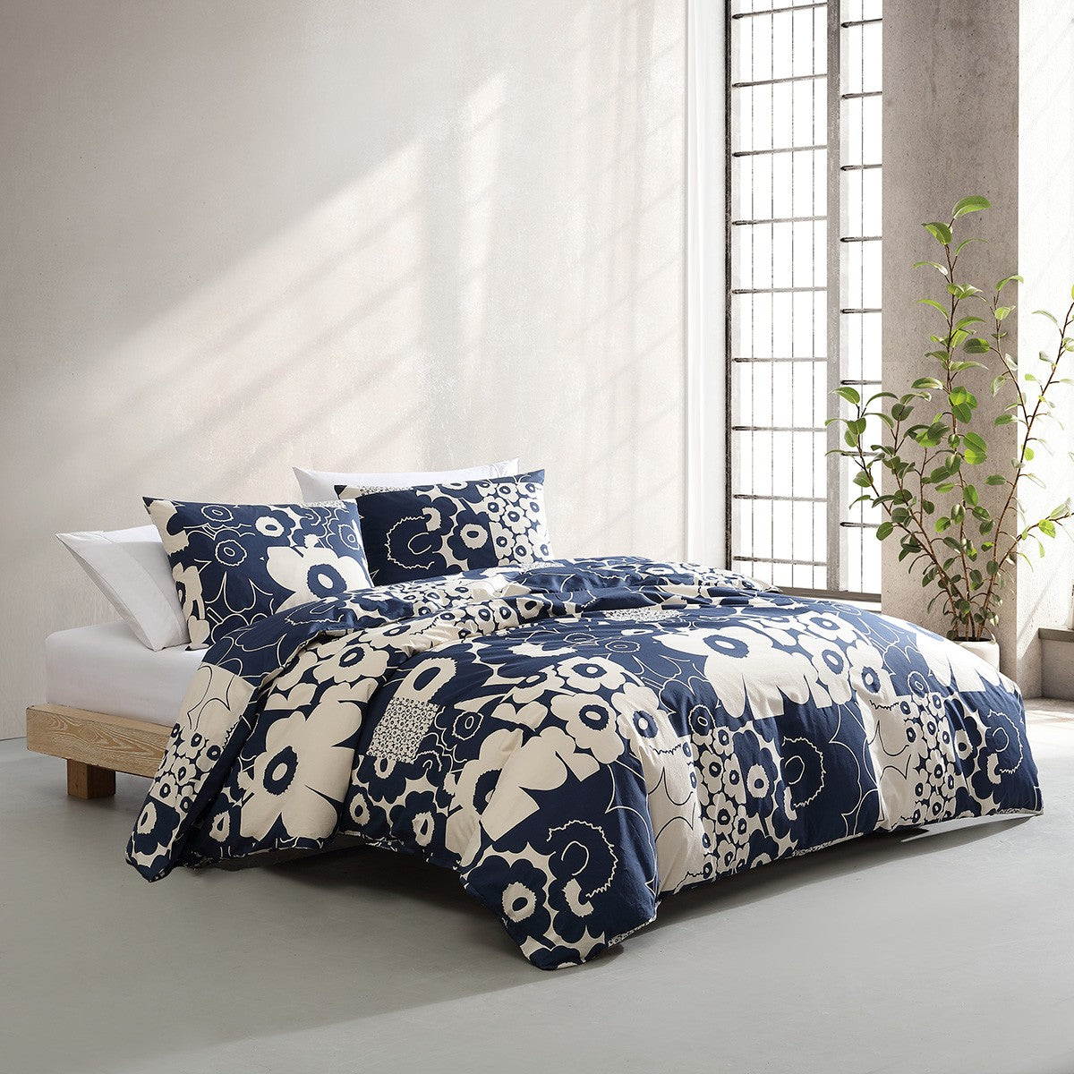 Marimekko Unikko Kollaasi Dark Blue / Off White Full / Queen Duvet Cover Set