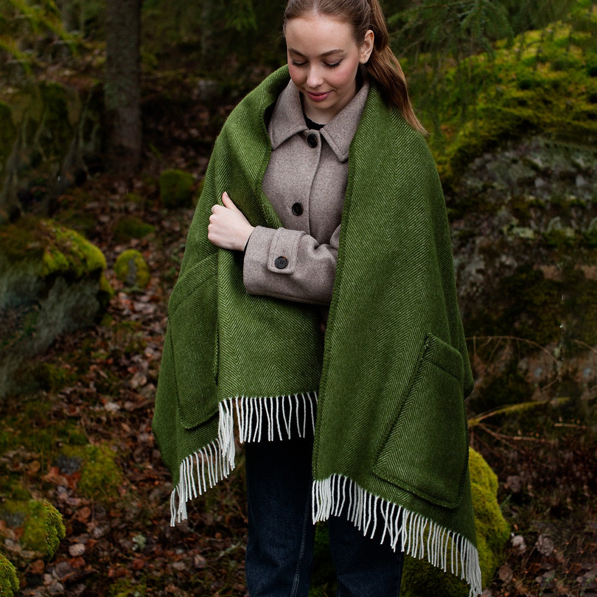 Lapuan Kankurit Arvo Olive / White Wool Pocket Shawl