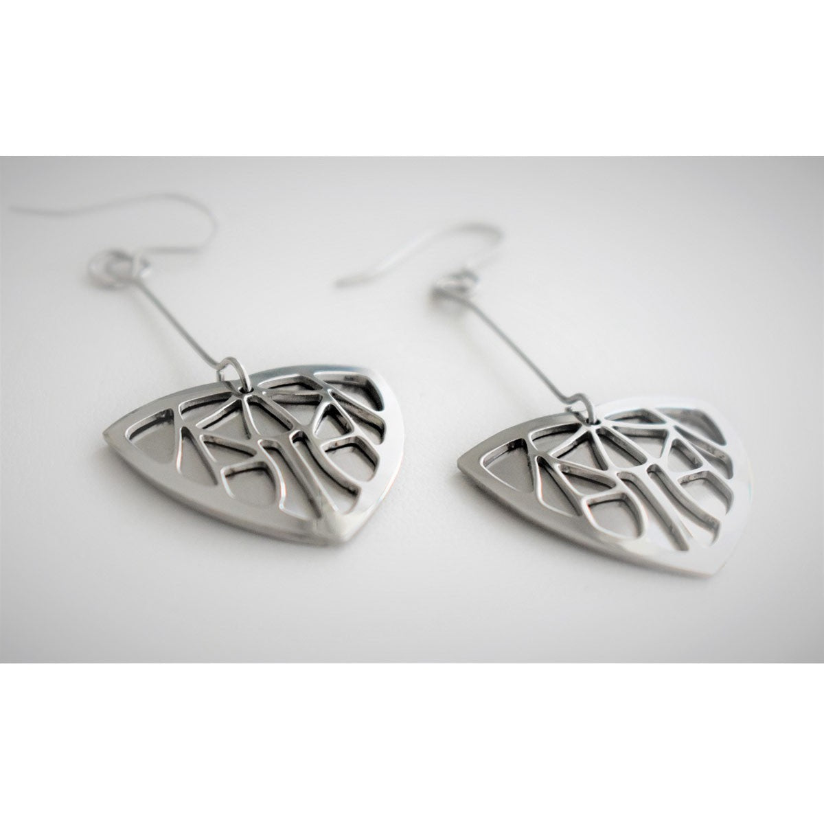 Pohjolan Helmi Festive Silver Shade Earrings
