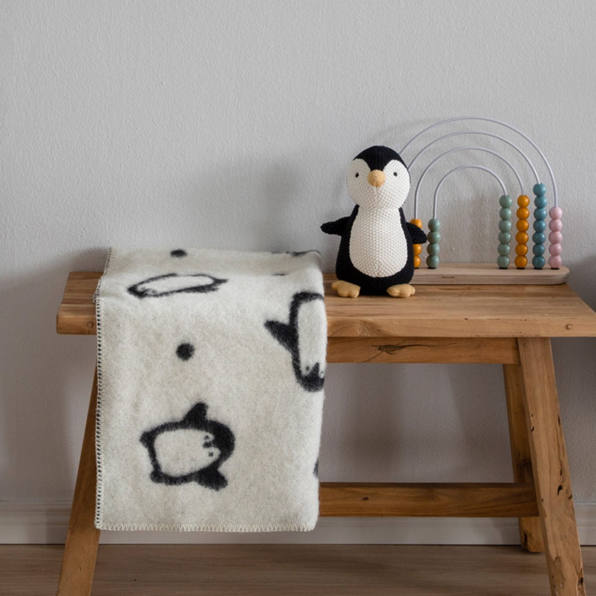 Pentik Pingviini White / Black Baby Blanket
