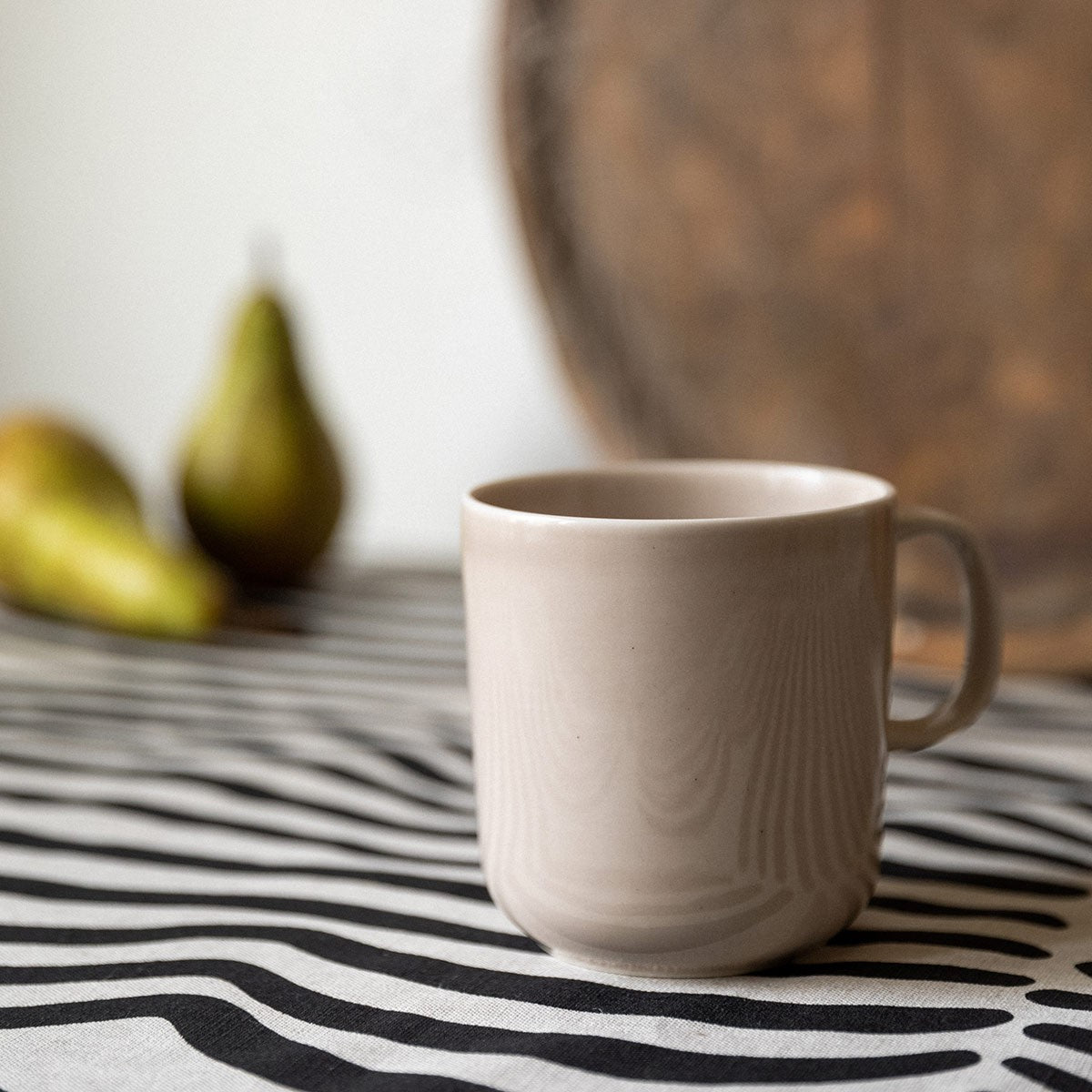 Pentik Vilja Beige / Black Table Runner