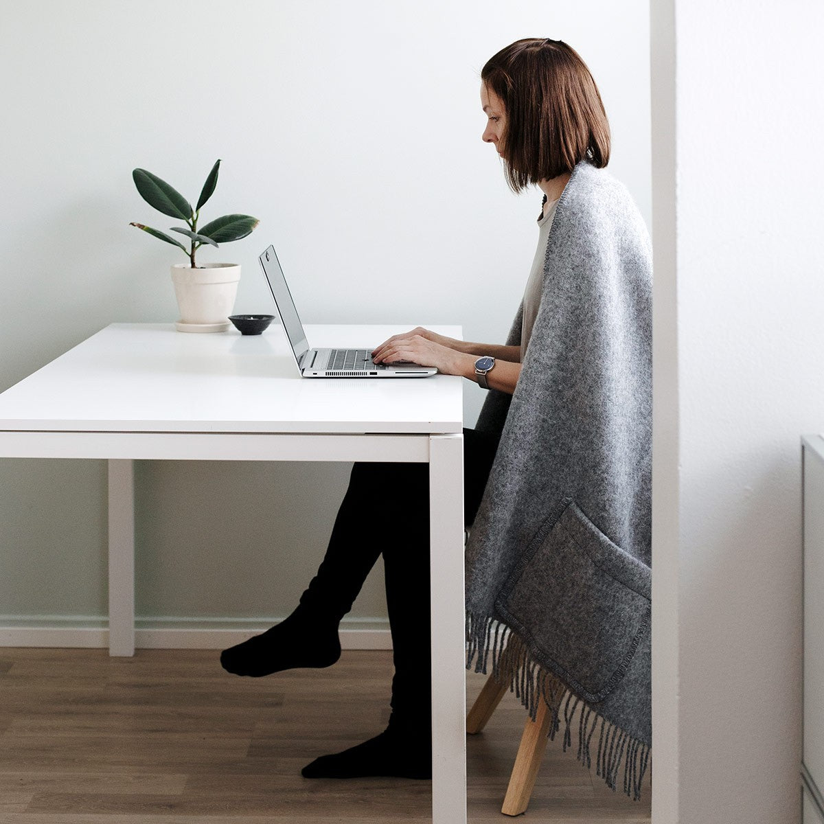 Lapuan Kankurit Uni Grey Wool Pocket Shawl