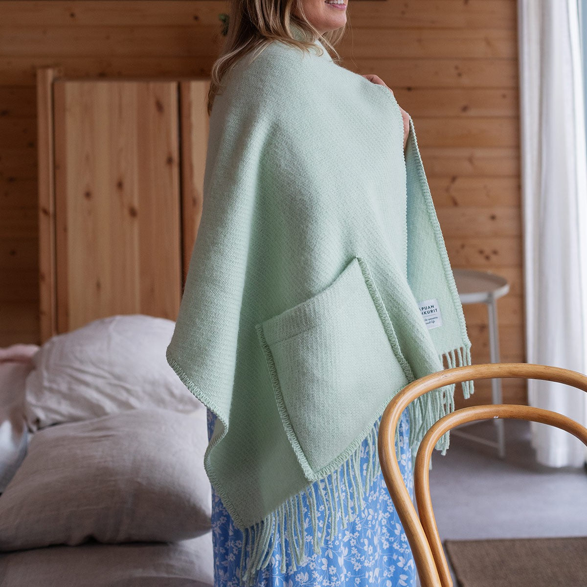 Lapuan Kankurit Uni Mint Green Wool Pocket Shawl