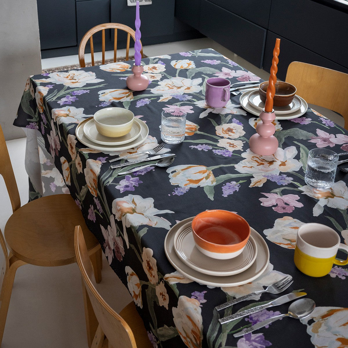 Pentik Helmililja Dark Grey / Orange / Purple Tablecloth