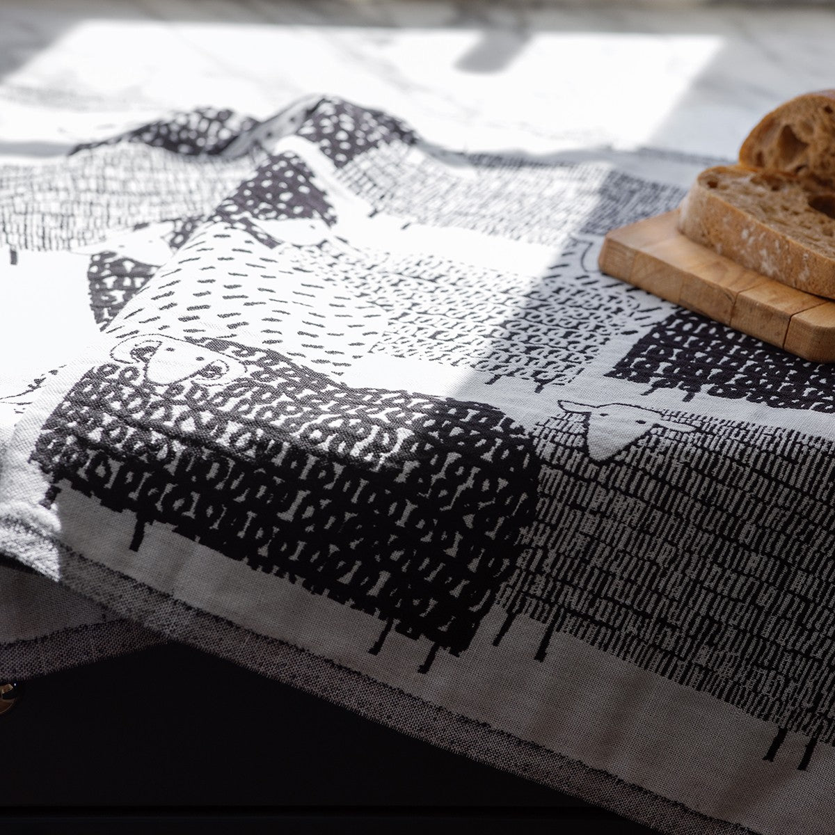 Lapuan Kankurit Päkäpäät White / Black Tea Towel