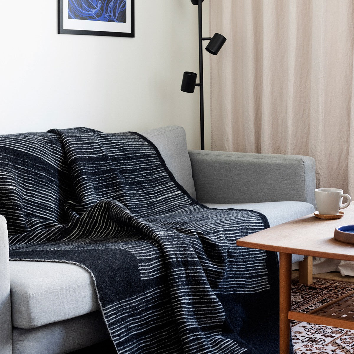 Lapuan Kankurit Mehilaispesa Black / White Wool Blanket