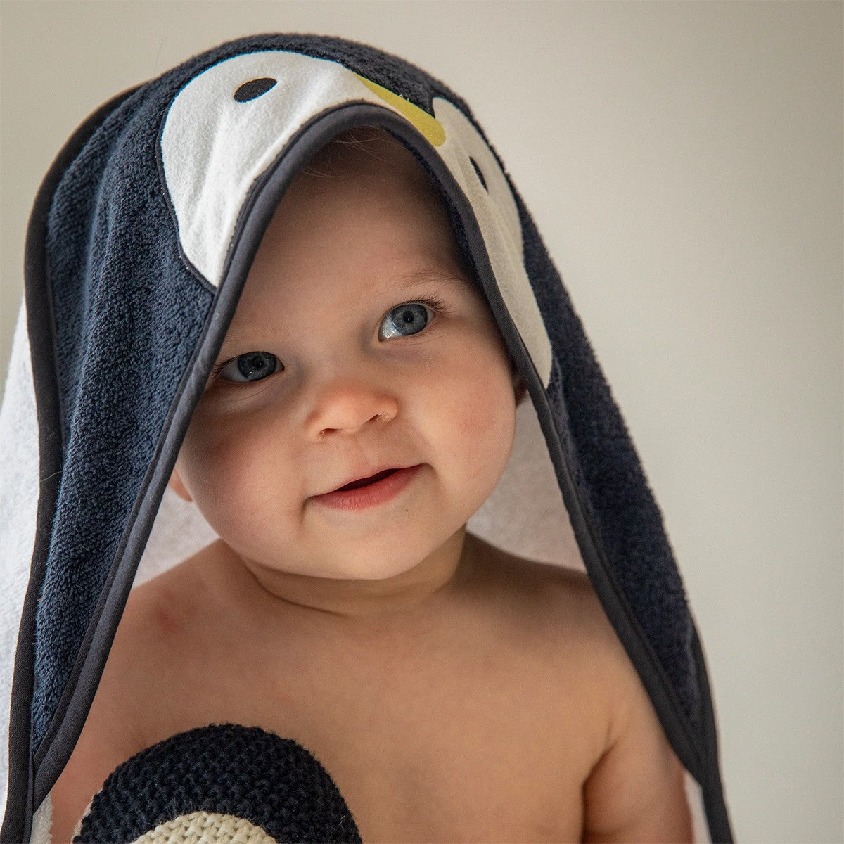 Pentik Pingviini Black / White Hooded Children's Towel