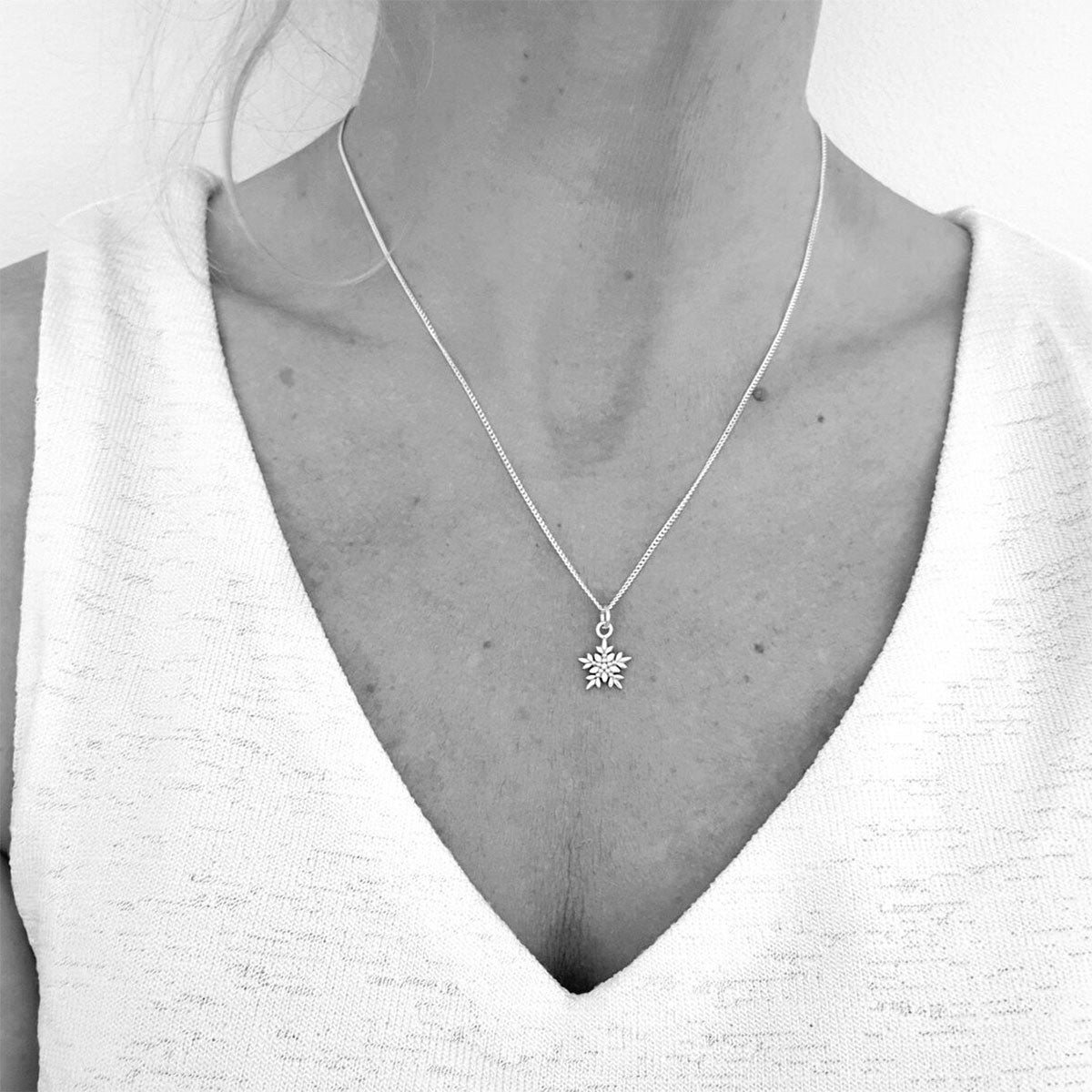 Korunilo Arctic Flower Silver Necklace